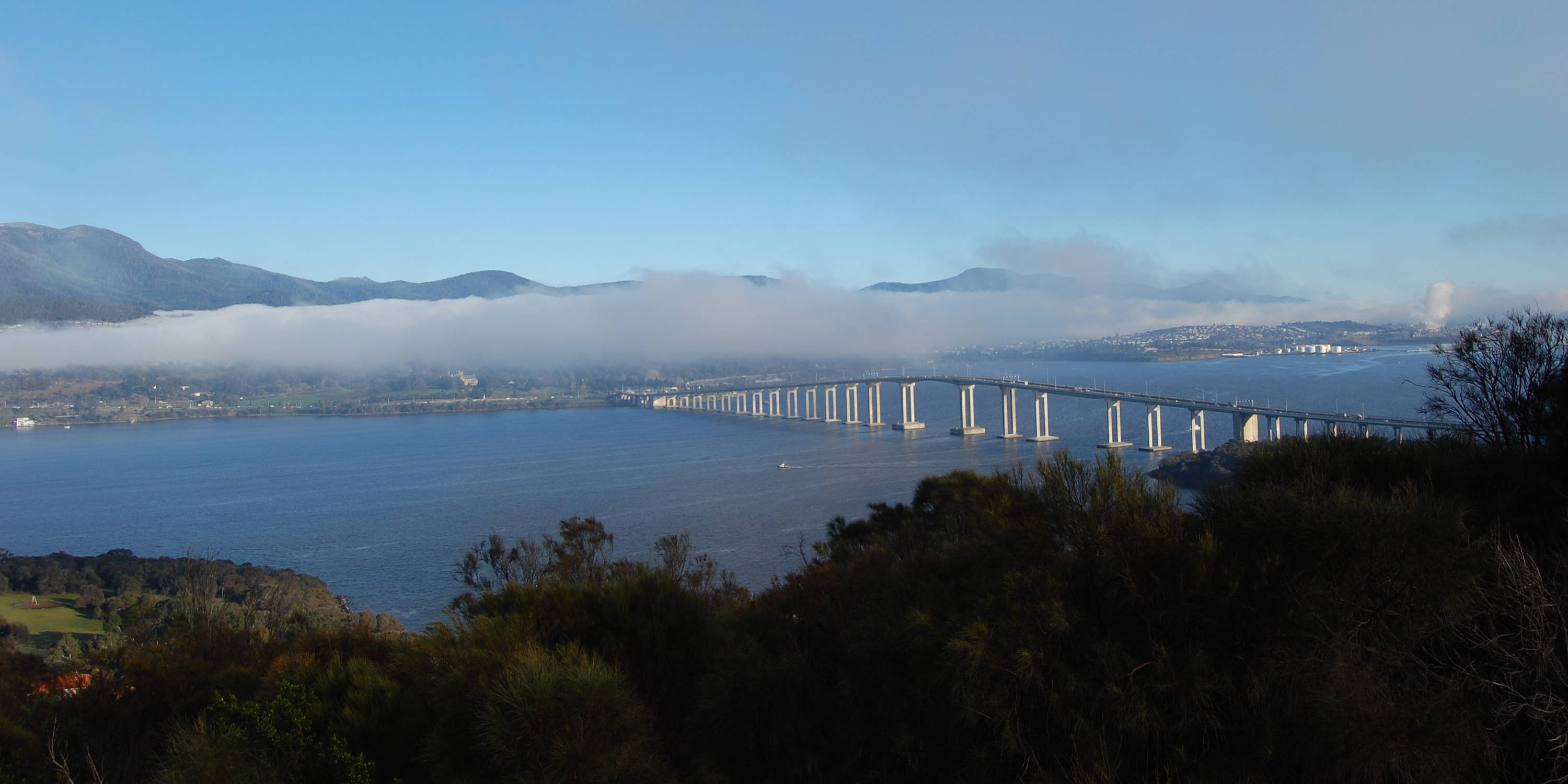 https://www.derwentestuary.org.au/assets/bridgewater_jerry_over_river_derwent_by_greg_lehman.jpg